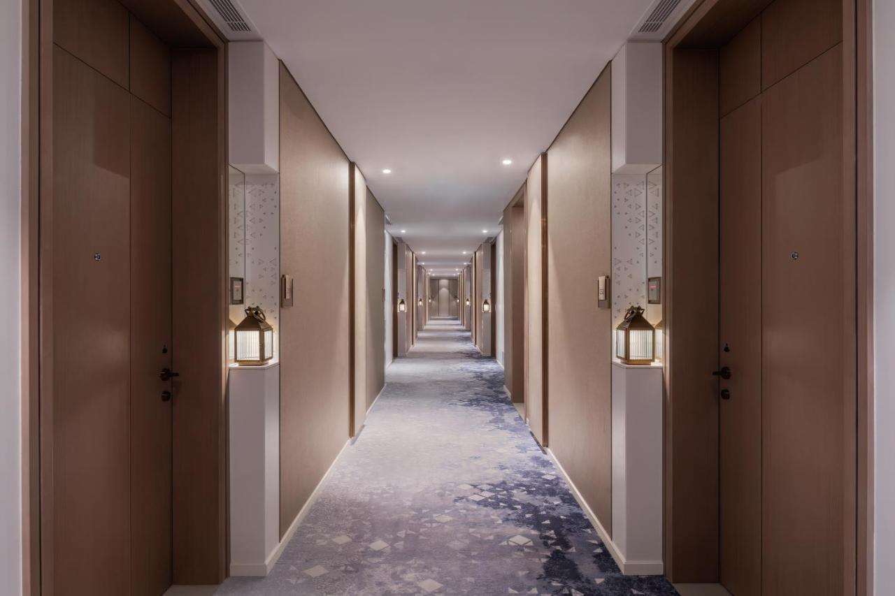 Palace Beach Resort Эль-Фуджайра Экстерьер фото Corridor