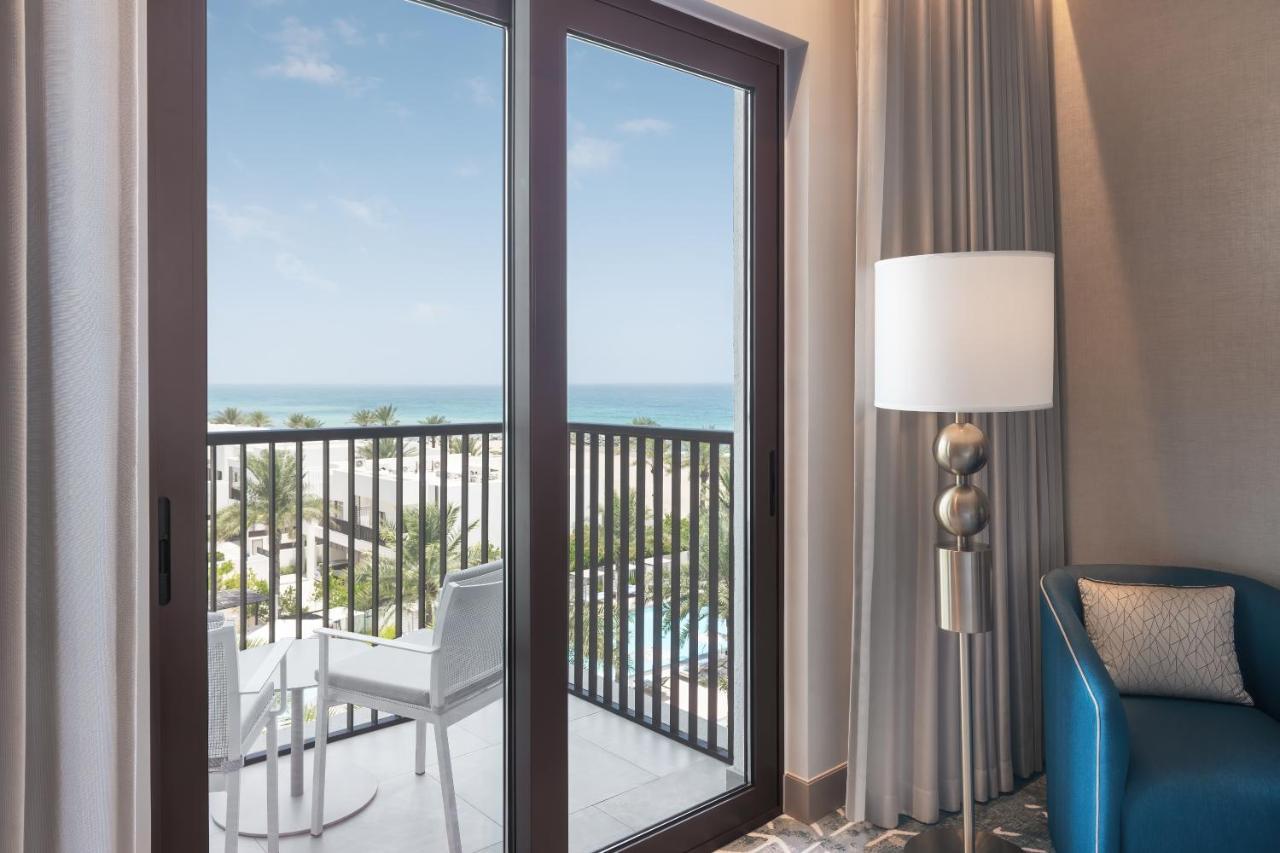 Palace Beach Resort Эль-Фуджайра Экстерьер фото A room at the Hilton San Diego Bayfront